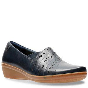 Clarks Everlay Uma Slip On Shoe Navy Blue  9  NEW
